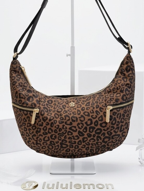 lululemon athletica Handbags - Lululemon Leopard Shift & Desert Khaki Multi Print Slouchy Sling Bag 6L Metal